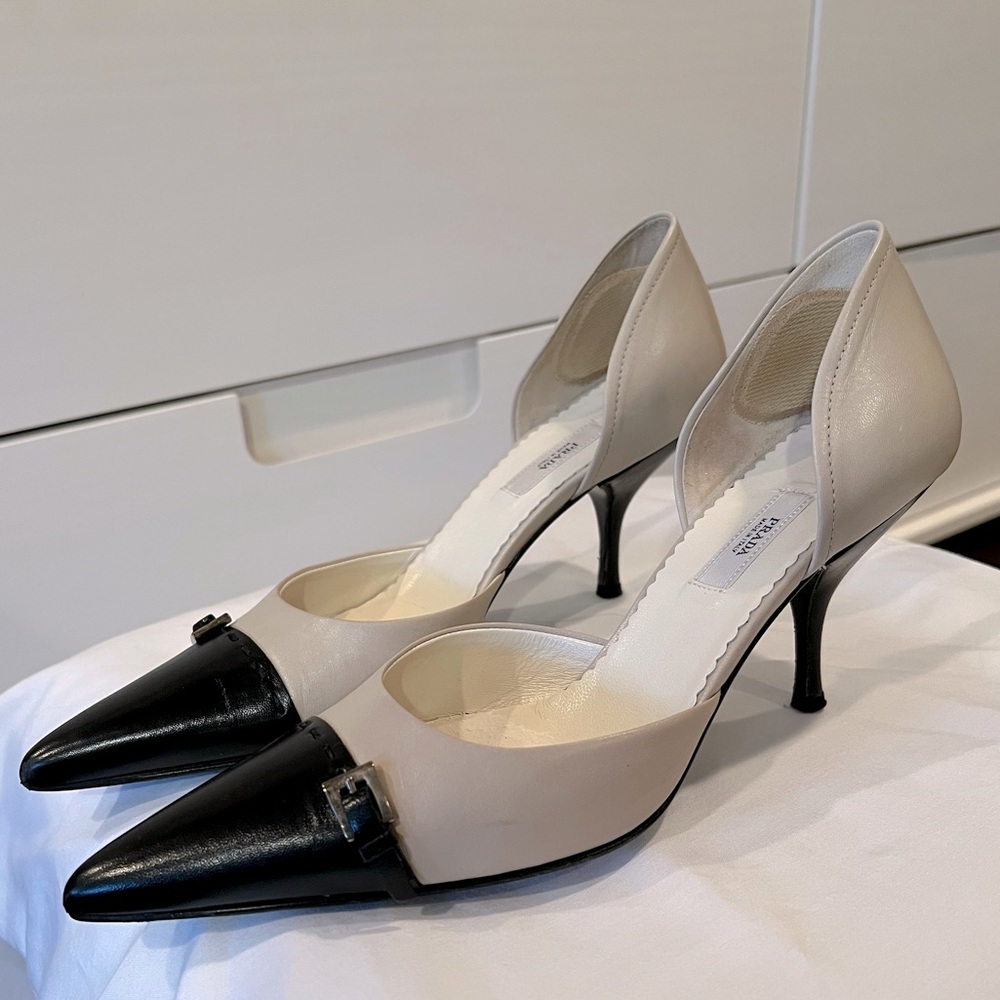 Prada Vintage Calzature Donna Capretto Beige and Black Size 36